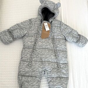 Baby gap snowsuit size 6-12 months